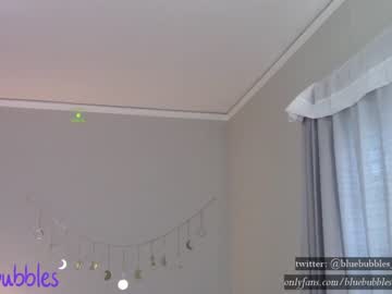webcam girl blue_bubbles118 live cam image #2579053
