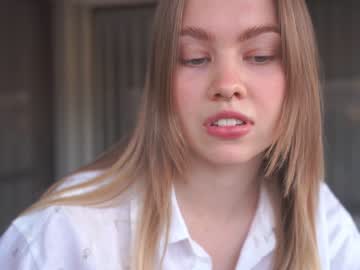 webcam girl bibi_it_is live cam image #7158463