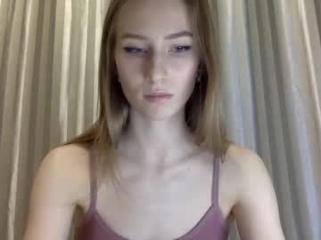webcam girl blue_eyed_bl0ndie live cam image #2501937