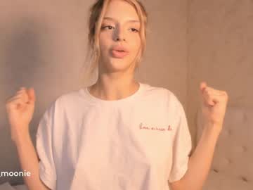 webcam girl lesi_moonie live cam image #9424435