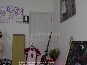 webcam girl petitebrat live cam image #10534870