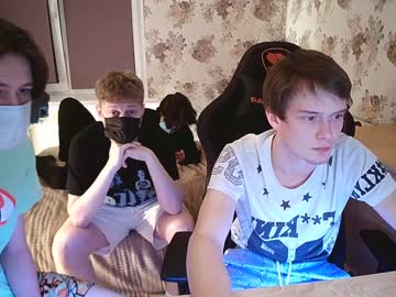 webcam man trio_friends live cam image #1246343