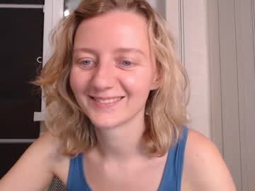 webcam girl elly_helly live cam image #3268088