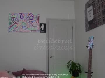 webcam girl petitebrat live cam image #9819399