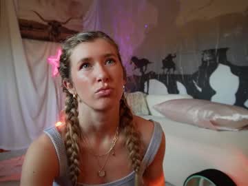 webcam girl lucy_gooosey live cam image #12213179