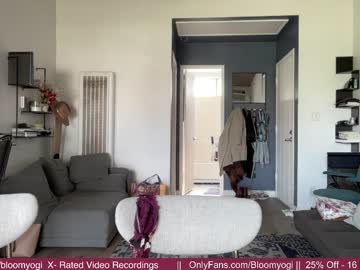 webcam girl bloomyogi live cam image #6943154