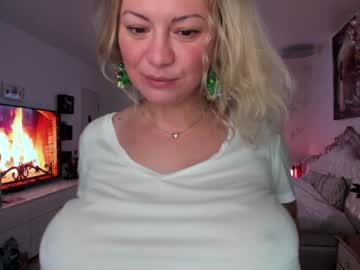 webcam girl kiradivine live cam image #1075597