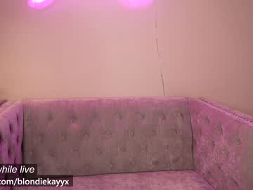 webcam girl blondiekayy live cam image #2483739
