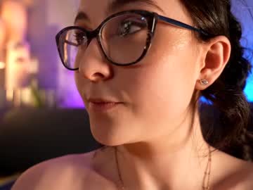 webcam girl littlee33 live cam image #4311135