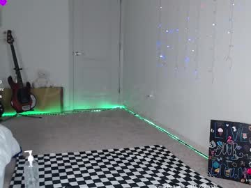 webcam girl petitebrat live cam image #12111671