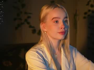 webcam girl mother__of__dragons live cam image #7688430