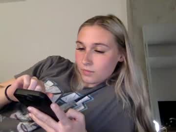 webcam girl petiteblondie13 live cam image #9601492
