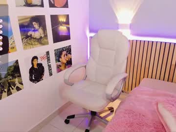 webcam girl little_effy18 live cam image #7786393