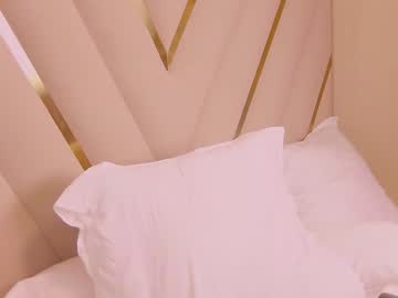 webcam girl gwenbanks live cam image #11085645