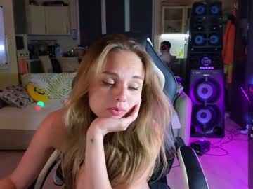 webcam girl misss_viki live cam image #5883662