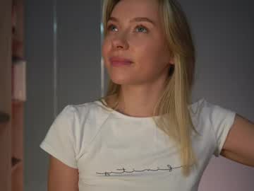 webcam girl snow_is_falling live cam image #11814768
