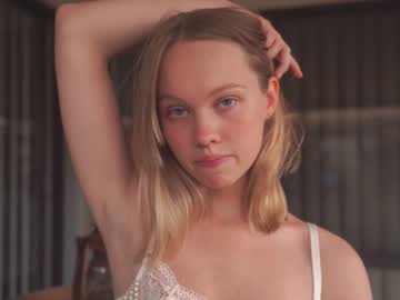 webcam girl bibi_it_is live cam image #4888924