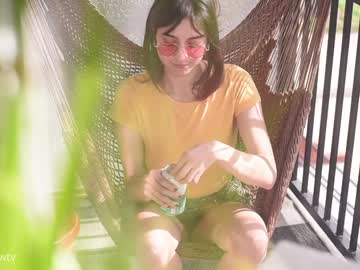 webcam girl lizmreow live cam image #12364336
