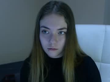 webcam girl zoey_deuttch live cam image #4983984
