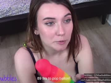 webcam girl blue_bubbles118 live cam image #2845158