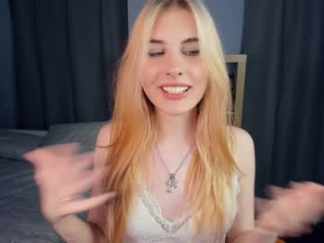 webcam girl slow_kiss live cam image #8380791