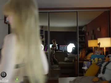 webcam girl bestblondiiecb live cam image #9271413