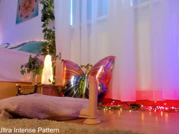 webcam girl wildfairiesheaven live cam image #2439561