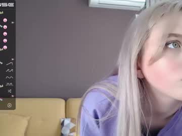 webcam girl small_blondee live cam image #2171209