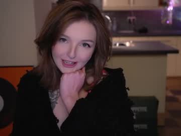 webcam girl lucydelovely live cam image #4044472