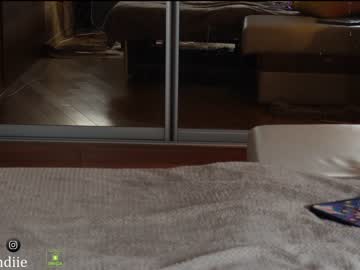webcam girl bestblondiiecb live cam image #8974771