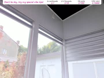 webcam girl white_snow_ live cam image #343990