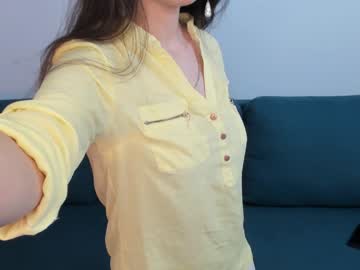 webcam girl zeldaflowers live cam image #9252621