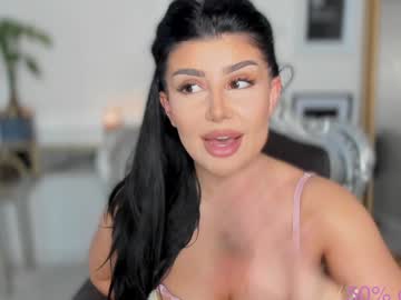 webcam girl moniqueeass live cam image #12739038