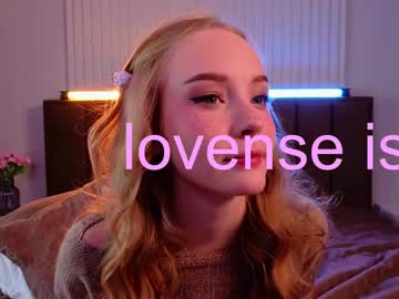 webcam girl lissa_meooow live cam image #10181370