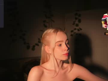 webcam girl mother__of__dragons live cam image #7545728
