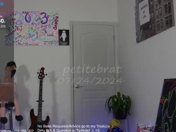 webcam girl petitebrat live cam image #10029440