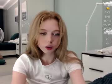 webcam girl small_blondee live cam image #3019916