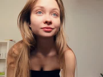 webcam girl gust_ofwind live cam image #8017570