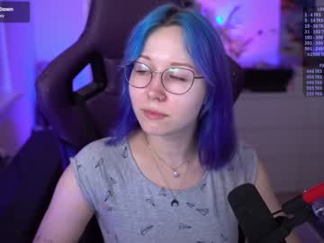 webcam girl blue_mooncat live cam image #9976630
