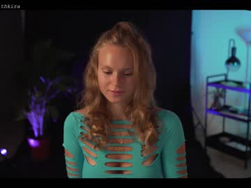 webcam girl chillwithkira live cam image #3161608