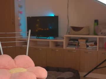 webcam girl tiny_miracle live cam image #12036126