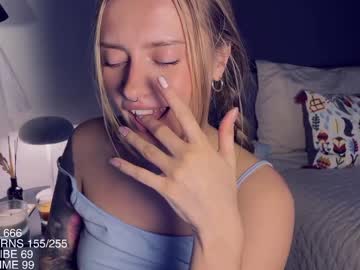 webcam girl yvie_ live cam image #12788291