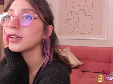 webcam girl maxinegh_ live cam image #3164689