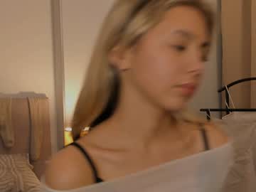 webcam girl mildredgarrett live cam image #11122820