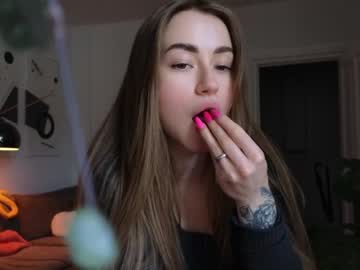 webcam girl strawberryjamx live cam image #6931188