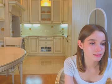 webcam girl harrieteasley live cam image #10719215