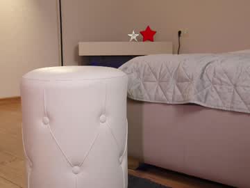 webcam girl ella_twinkle live cam image #12783297