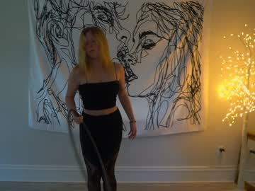 webcam girl crimsonxrapture live cam image #250075