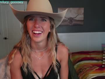 webcam girl lucy_gooosey live cam image #6408937