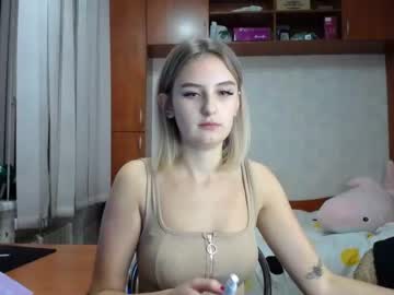 webcam girl melena_shy live cam image #270643